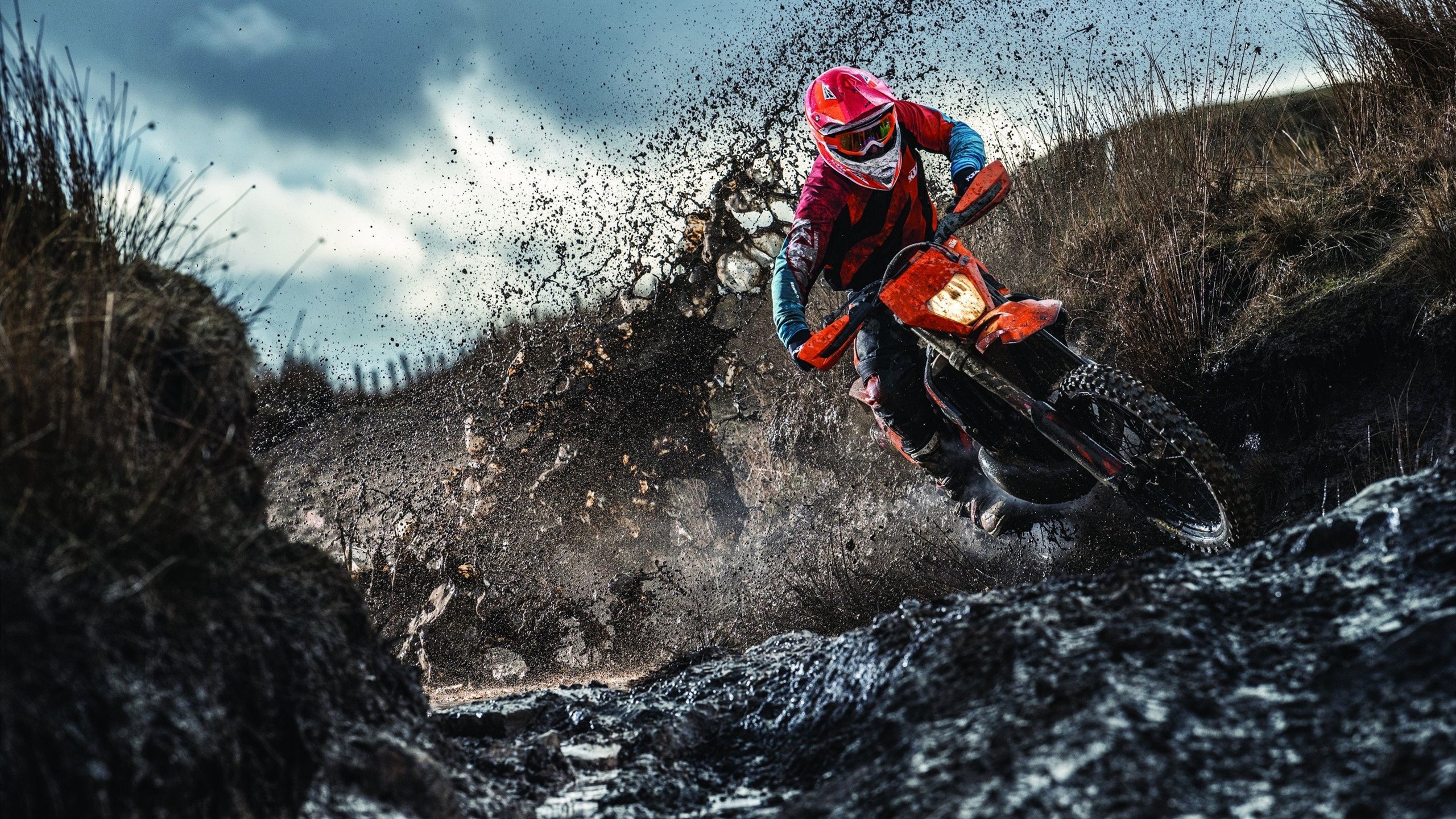 西甲技艺高超：盘带和远射成比赛亮点